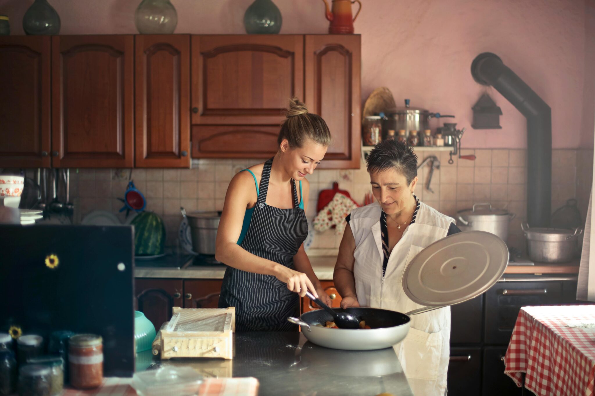 Koken met keukengerei en een koekenpan: simpel en smakelijk